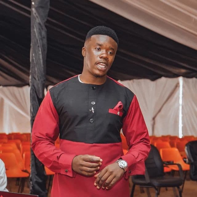 Hinn Walubengo speaking at an event